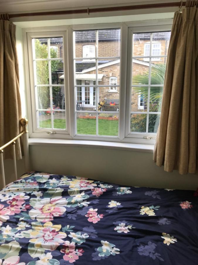 Cosy Cottage Annex In Fairlop Ilford Extérieur photo
