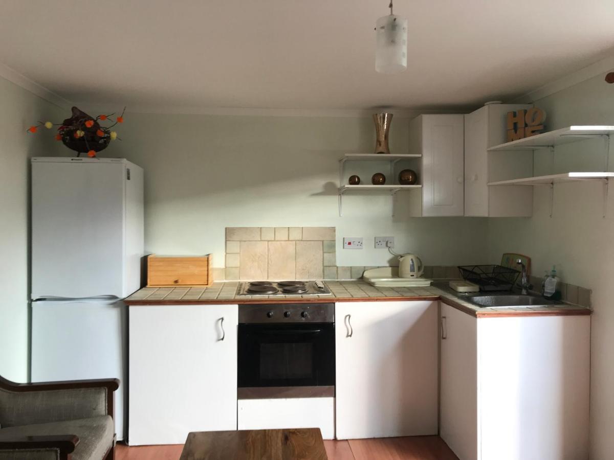 Cosy Cottage Annex In Fairlop Ilford Extérieur photo